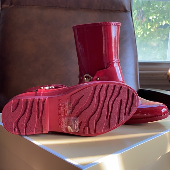 NWT MICHAEL KORS Red Rainboots (size 6) - Picture 2 of 3